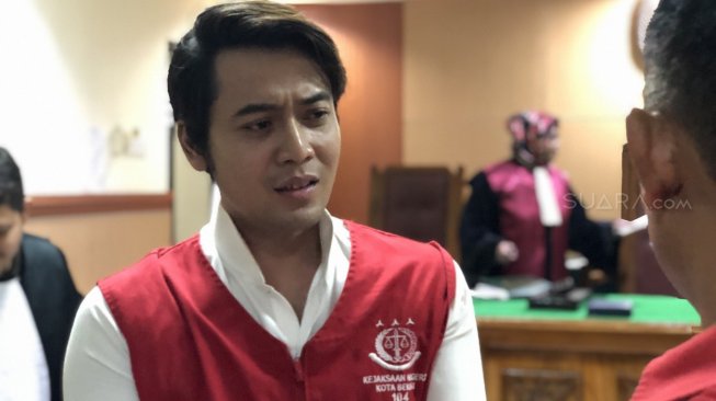 Kriss Hatta kembali menjalani sidang kasus dugaan pemalsuan dokumen di PN Bekasi, Rabu (29/5/2019). [Revi C Rantung/Suara.com]