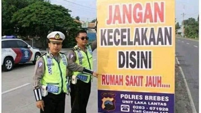 Imbauan kocak Polantas ke pemudik.