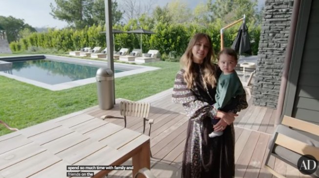 Ini Rumah Jessica Alba yang Harganya Ratusan Miliaran. (YouTube/Architectural Digest)