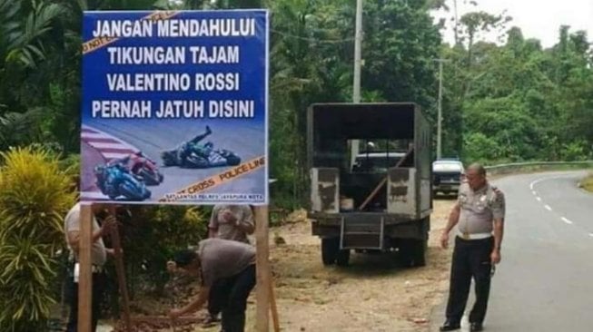 Imbauan kocak Polantas ke pemudik.