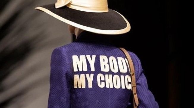 Baju Gucci My Body My Choice. (Instagram/@gucci)