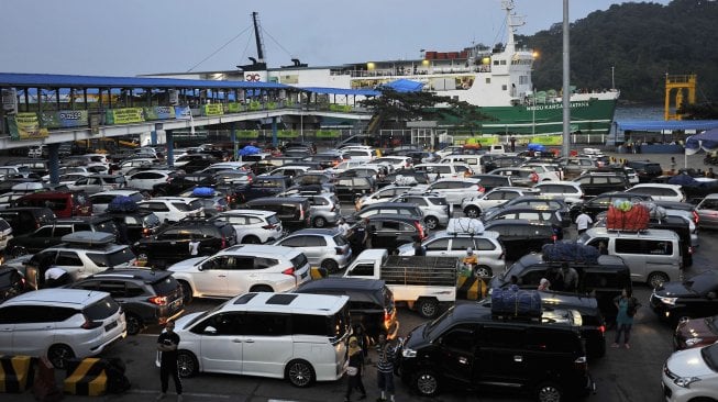 H-6 Lebaran, Penumpang di Pelabuhan Merak Tembus 273 Ribu Lebih