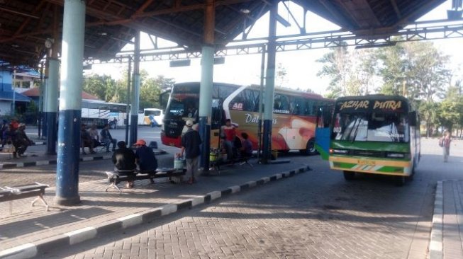 Terminal Bunder Gresik masih sepi dari pemudik hingga H-5 Lebaran, Kamis (30/5/2019). [Suara.com/Tofan Kumara]