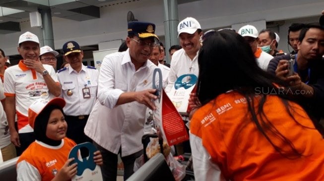 Menhub di Stasiun Pasar Senen: Pak Jokowi Berpesan Mudik Asyik dan Lancar