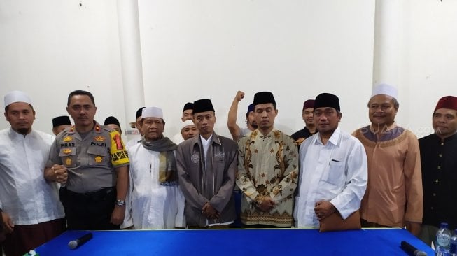 Majelis Ulama Indonesia (MUI) Kota Depok, aparatur Kecamatan dan Polsek Sawangan bersama Padepokan Keluarga Besar Trisula di Kota Depok, Kamis (30/5/2019). [Suara.com/Supriyadi]