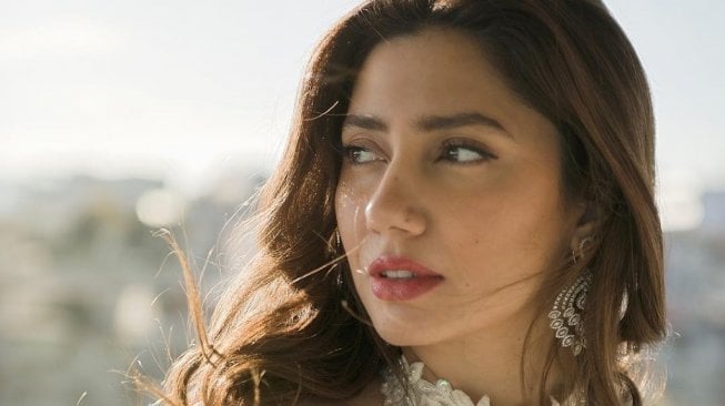 Rokok Jadi Petaka, Karier Artis Berbakat Mahira Khan Langsung Rusak