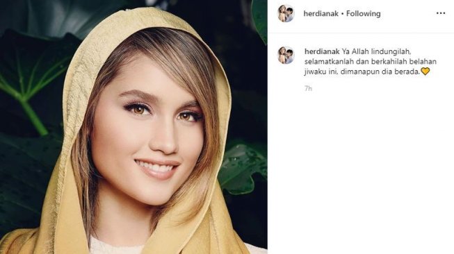 Foto Vulgar Cinta Laura Bersama Frank Galeri Seleb Indonesia