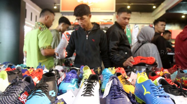 Riuhnya Berburu Sepatu Diskon Lebaran Bagian 3