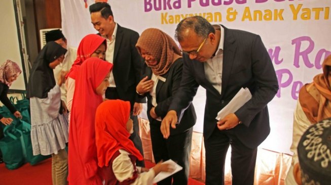 Aryaduta Lippo Village Undang Anak Yatim Piatu Buka Puasa Bersama