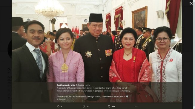 Gustika Unggah Foto Ini, Warganet Malah Salfok: Itu Buku Milik Bung Hatta