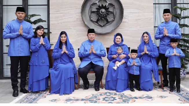 Intip 5 Gaya Busana Lebaran Ani Yudhoyono selama 5 Tahun 