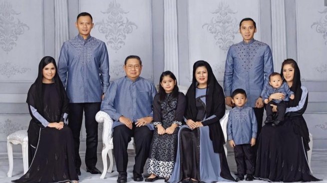 Potret Kenangan Busana  Lebaran  Ani Yudhoyono 5 Tahun 