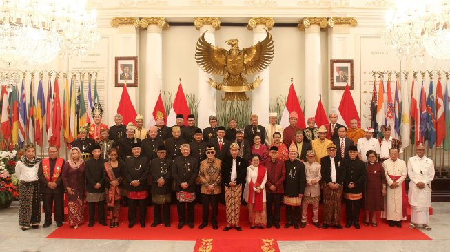 Presiden Joko Widodo saat hadir dalam upacara peringatan hari lahir Pancasila di halaman Gedung Pancasila, Kementerian Luar Negeri, Jakarta, Sabtu (1/6).[Suara.com/Arief Hermawan P]