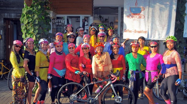 Velogirls Indonesia Ajak Perempuan Bersepeda Sambil Beramal