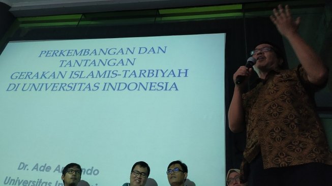 Ade Armando mengupas perkembangan gerakan Islamis - Tarbiyah di Universitas Indonesia. (Suara.com/Muhammad Yasir)