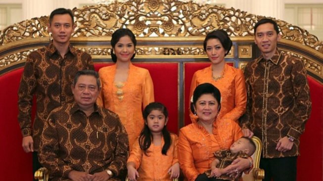 Intip 5 Gaya  Busana  Lebaran  Ani Yudhoyono selama 5 Tahun 