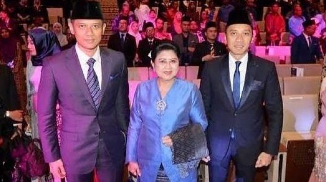 Ani Yudhoyono beserta kedua anaknya [ig@aniyudhoyono]