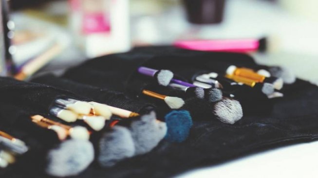 Cukup Jadikan Satu Tas, Ini Tips Packing Makeup Saat Mudik.