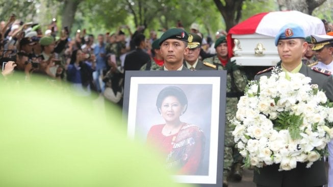 Tolak Ucapkan 'Innalillahi' untuk Ani Yudhoyono, Warganet Ini Dikecam