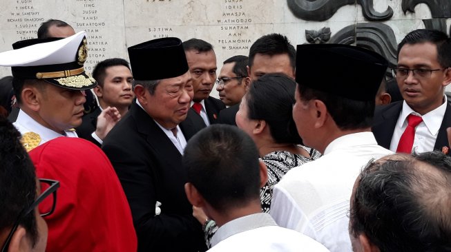 Disemangati Pelayat untuk Tabah, SBY: Ibu Telah Tiada