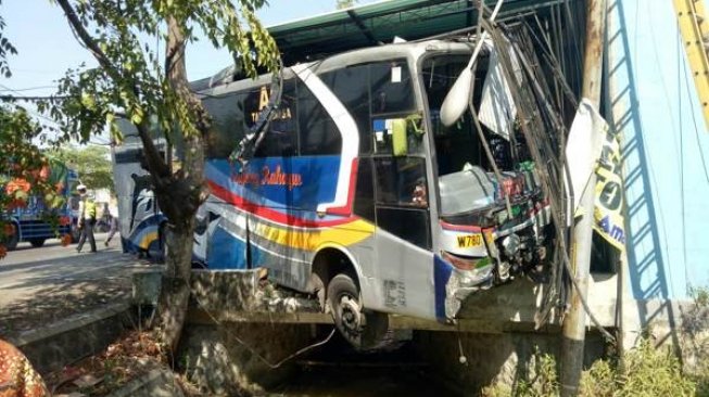 Balapan Sugeng Rahayu VS Mira di Sragen Berujung Kecelakaan