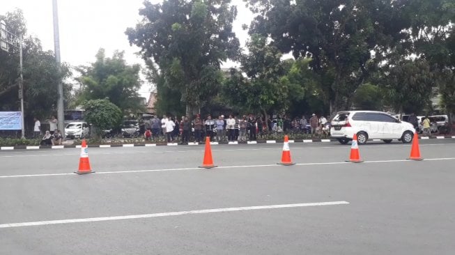 Foto di depan TMP Kalibata jelang pemakaman Ani Yudhoyono [Suara.com/Ismail]