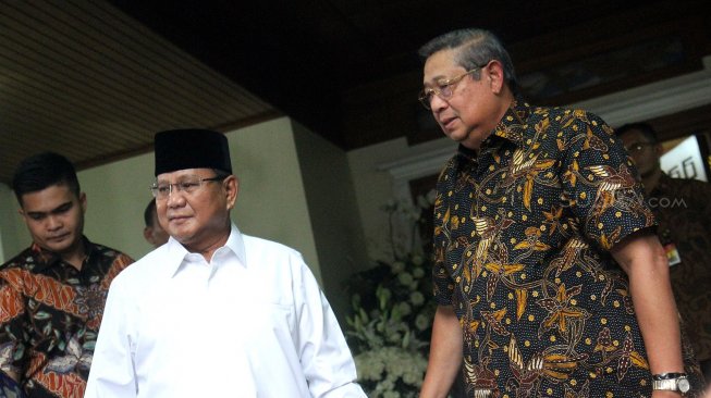 Calon presiden nomor urut 02 Prabowo Subianto tiba di kediaman Presiden keenam RI Susilo Bambang Yudhoyono (SBY), Puri Cikeas, Bogor, Jawa Barat, Senin (3/6). [Suara.com/Arief Hermawan P]