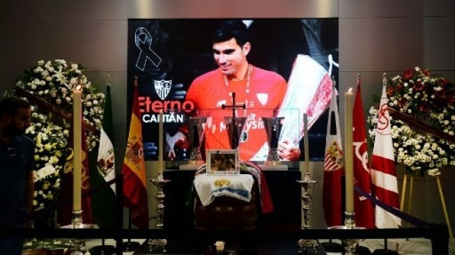 Prosesi pemakaman Jose Antonio Reyes di Utrera, Spanyol, Senin (3/6/2019). Reyes meninggal dunia akibat kecelakaan mobil yang terjadi di jalan raya A-376 di Alcala de Guadaira [AFP]