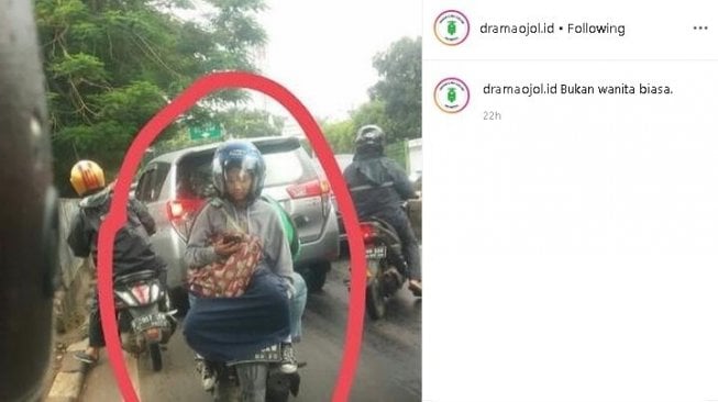 Bonceng dengan Cara Ekstrem, Tingkah Cewek Ini Panen Ejekan