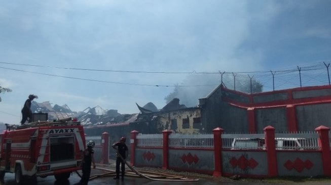 Lapas Pidie Dibakar, Napi Lempari Polisi dan Damkar Pakai Batu