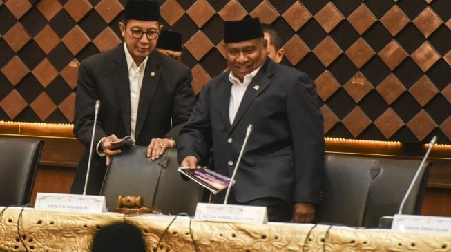 Sidang Isbat penentuan 1 Syawal 1440 H atau Idul Fitri 2019 di kantor Kementerian Agama, Jakarta, Senin (3/6). [ANTARA FOTO/Muhammad Adimaja]