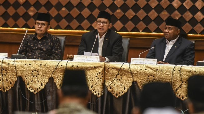 Sidang Isbat penentuan 1 Syawal 1440 H atau Idul Fitri 2019 di kantor Kementerian Agama, Jakarta, Senin (3/6). [ANTARA FOTO/Muhammad Adimaja]