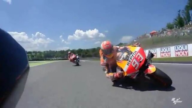 Ini Aksi Marc Marquez di Lap Terakhir Hampir Gagalkan Kemenangan Petrucci