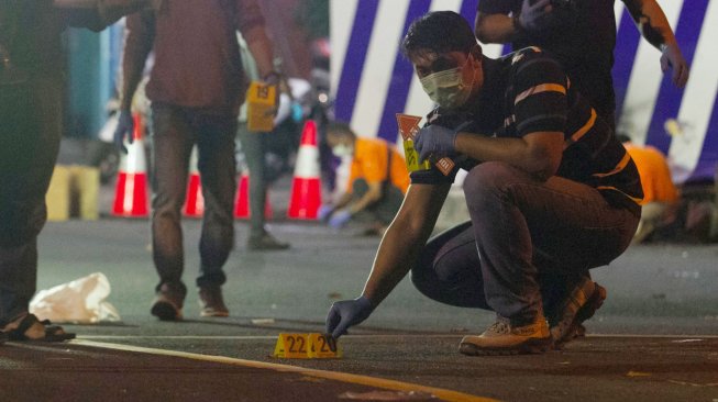 Kondisi tempat kejadian perkara ledakan di Pospam Tugu Kartasura, Sukoharjo, Jawa Tengah, Selasa (4/6/). [ANTARA FOTO/Aloysius Jarot Nugroho]