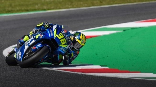 Pebalap Suzuki asal Spanyol Joan Mir saat melaju di MotoGP Italia di Mugello. Tiziana FABI / AFP