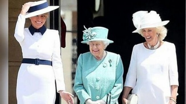 Melania Trump dalam kunjungannya ke Inggris, bersama Ratu Elizabeth, dan Camilla Parker. (@lamiscorner/instagram)