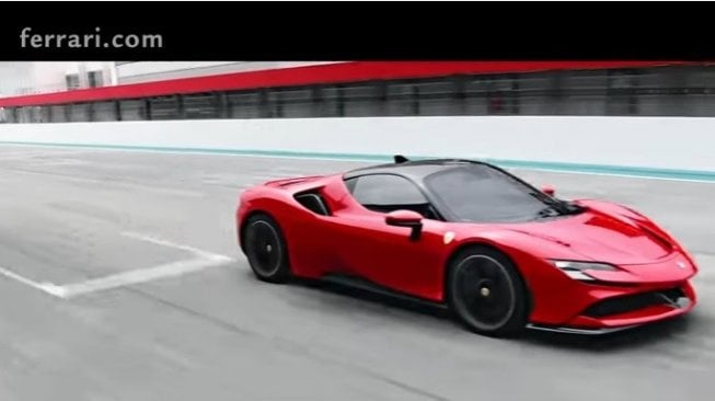 Ferrari SF90 Stradale tetap gahar meski raungan suara lebih perlahan [Ferrari.com].