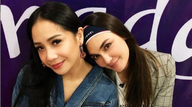 Luna Maya ke Nagita Slavina : Selamat ya Gigi, Lagi Ngidam Ya?