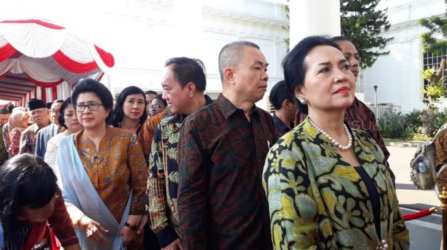 Antrean pejabat di Open House Istana Negara dalam Lebaran 2019 atau Idul Fitri 1440 Hijriah [Suara.com/Ummi Hadyah Saleh].