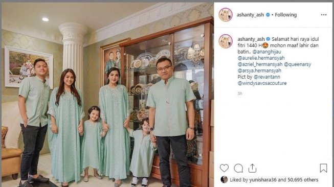 Gaya fesyen lebaran artis. (Instagram/@ashanty_ash)