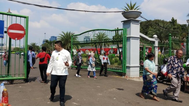 Sudah Antre Sejak Pagi, Warga Gagal Lebaran dengan Jokowi Akhirnya Bubar