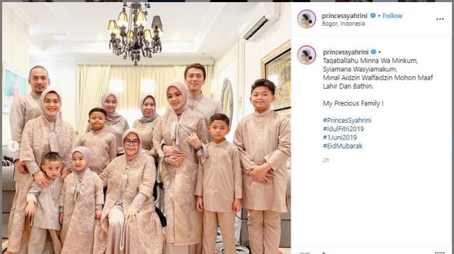 Kumpul Bersama Keluarga, Begini Gaya Fesyen Lebaran Artis Indonesia