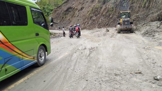 PUPR Perbaiki Jalur Kebon Kopi Sulteng Setelah Tertimbun Longsor