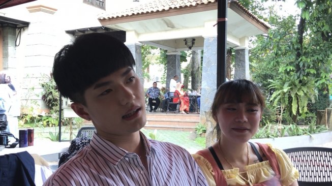 Lee Jeong Hoon dan istri [Suara.com/Revi C. Rantung]