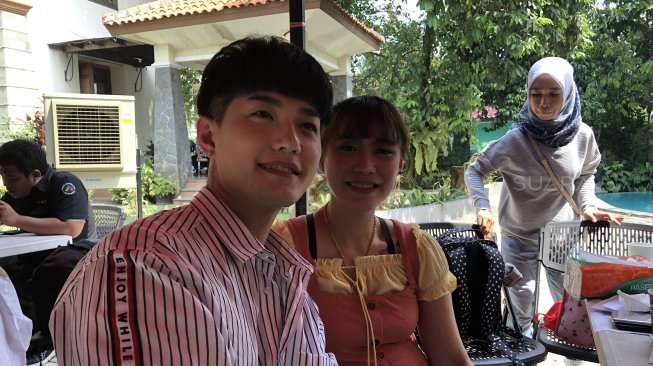 Lee Jeong Hoon dan istri [Suara.com/Revi C. Rantung]