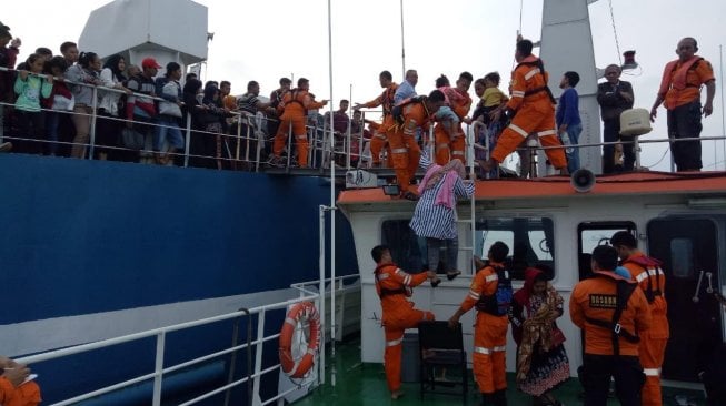 Terseret Arus, Kapal Pemudik Kandas di Dekat Pelabuhan Bakauheni