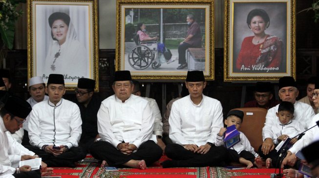 Tahlilan Hari ke-7 Ani Yudhoyono, Raut Duka Masih Terlihat di Wajah SBY