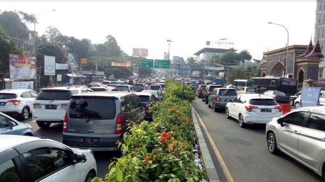 H+3 Lebaran, Arus Menuju Kawasan Puncak Macet 8 Kilometer