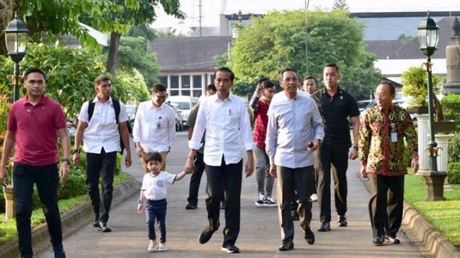 Ke Yogyakarta, Jokowi Sempat Ajak Jan Ethes Naik Andong di Maliboro