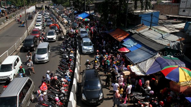 Suasana di Pasar Gembrong, Jakarta, Sabtu (8/6). [suara.com/Oke Atmaja]